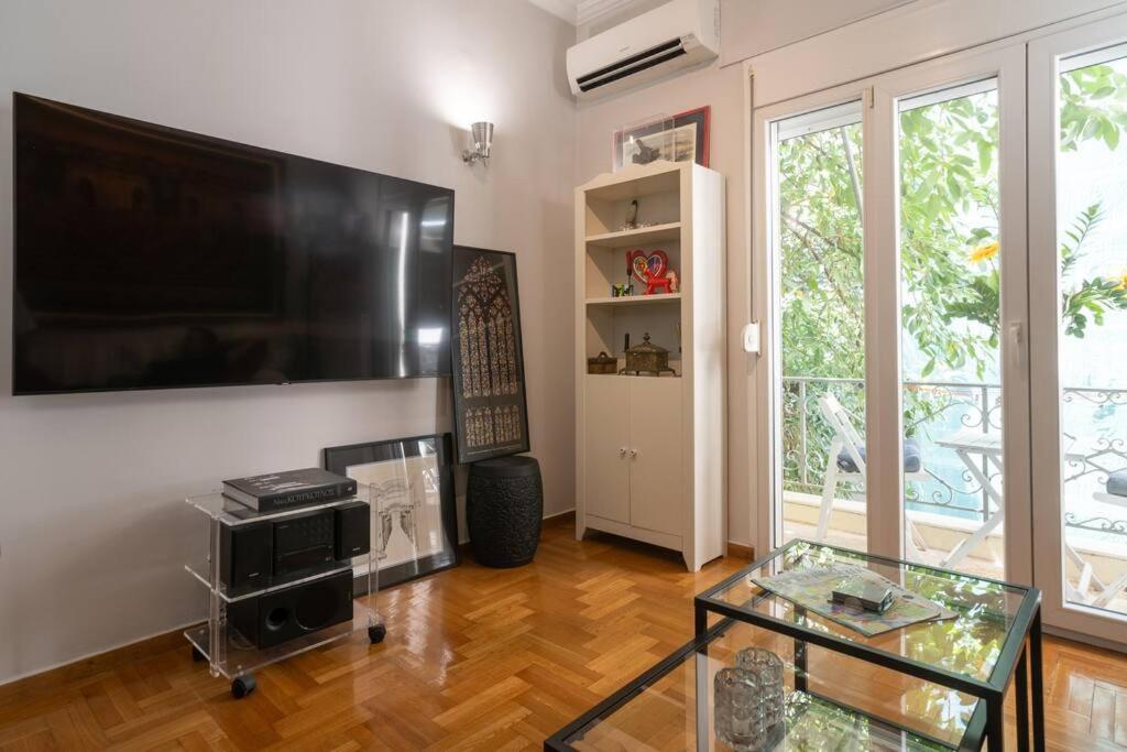Apartamento Chic N Central Apt In Kolonaki Atenas Exterior foto
